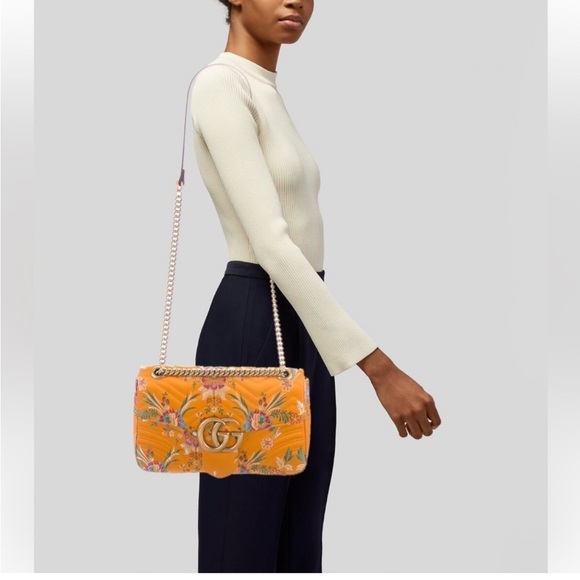 Authentic Gucci Marmont Matelasse
Medium Shoulder Bag - Picture 4 of 4